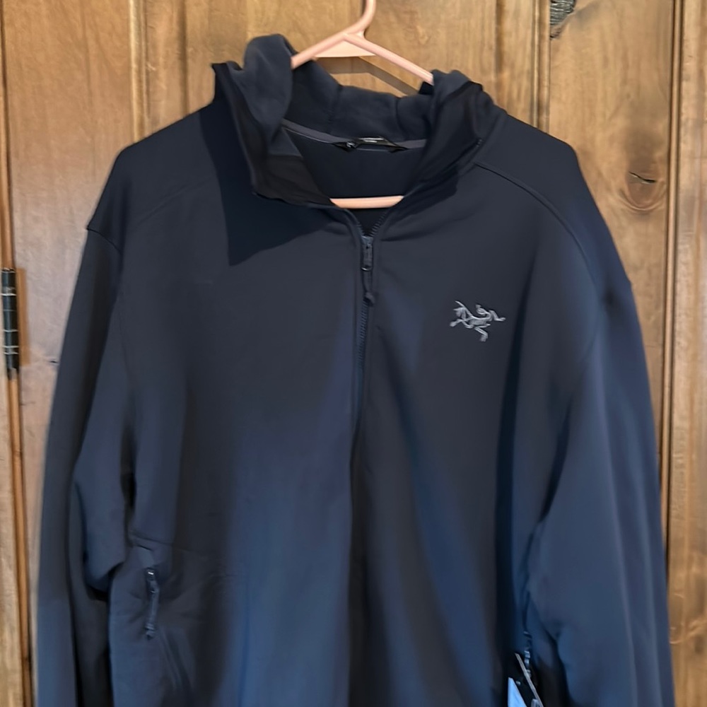 Arc’teryx Men’s full zip hooded jacket